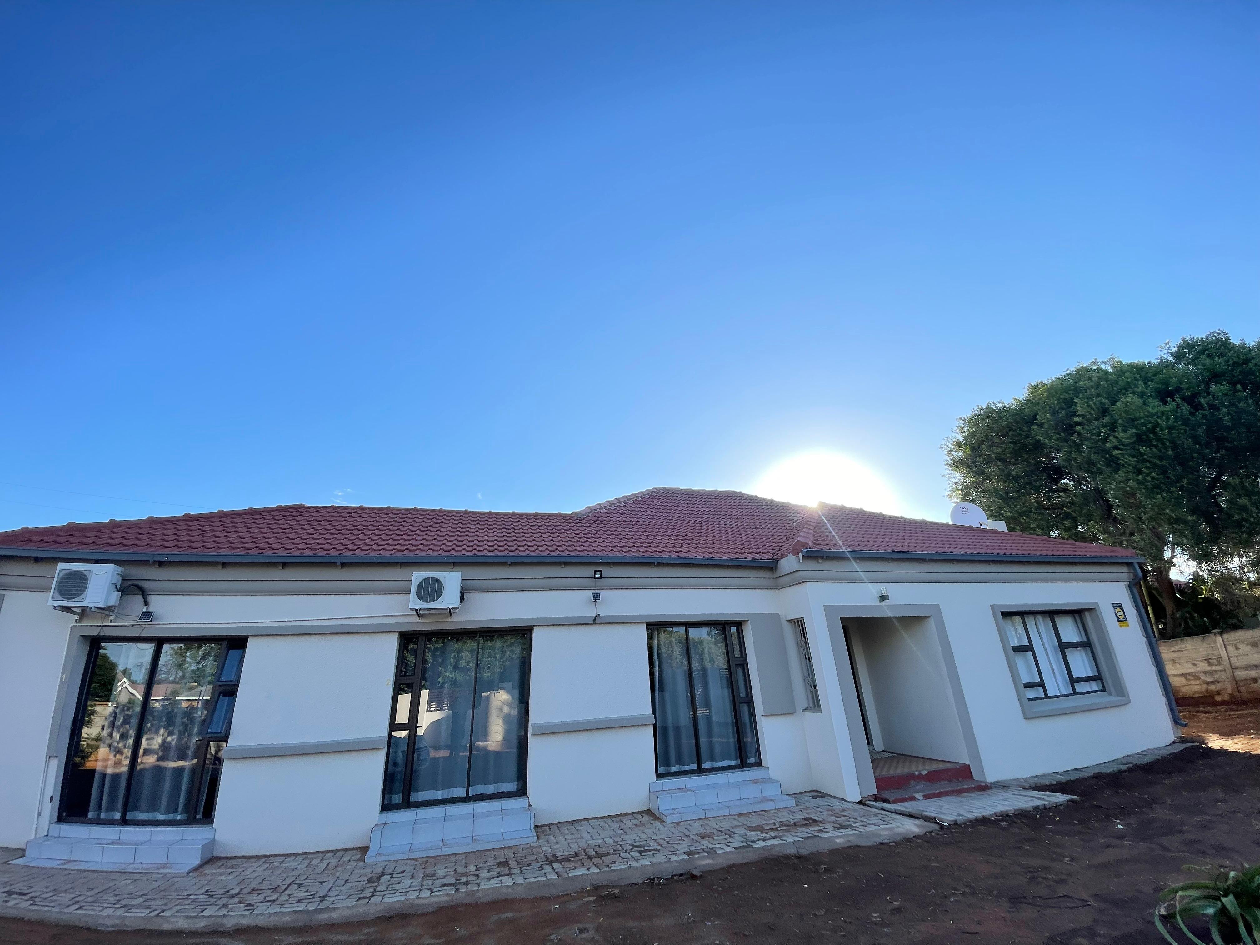 Exterior & Property Image