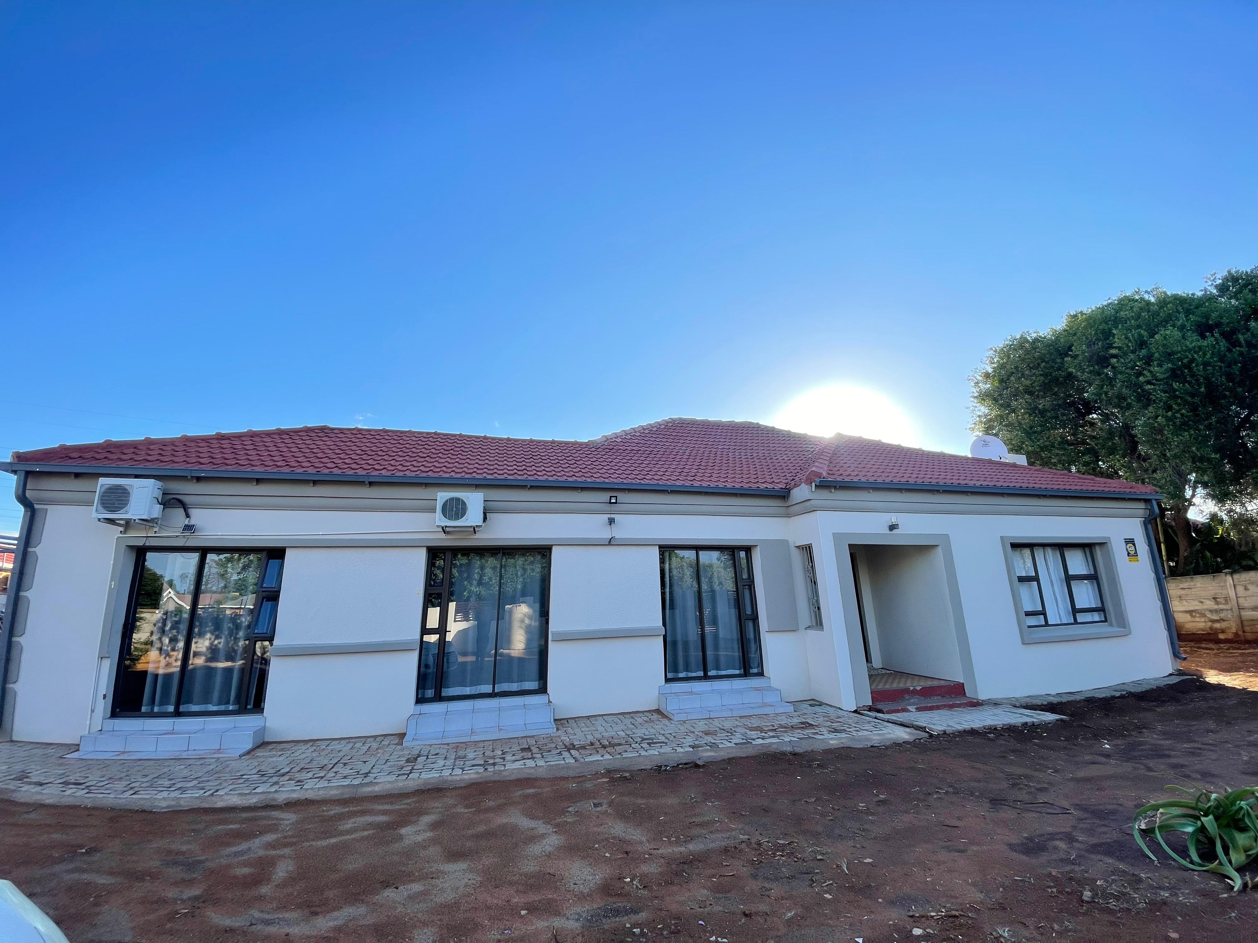 Exterior & Property Image