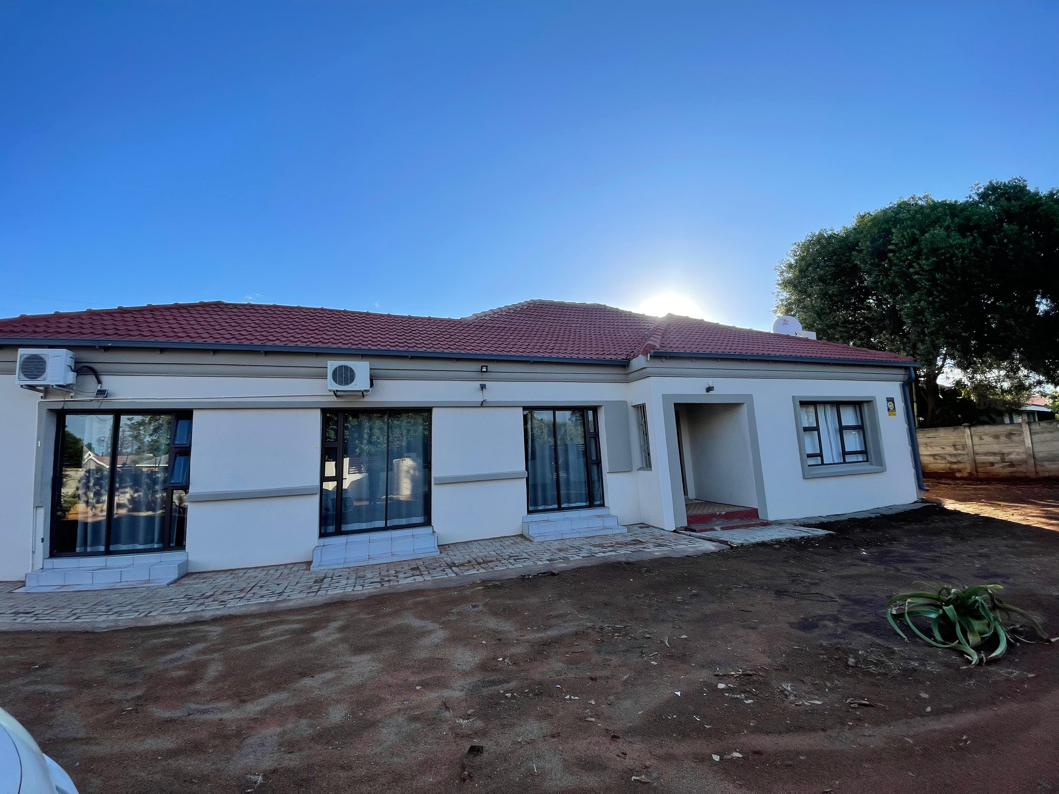 Exterior & Property Image