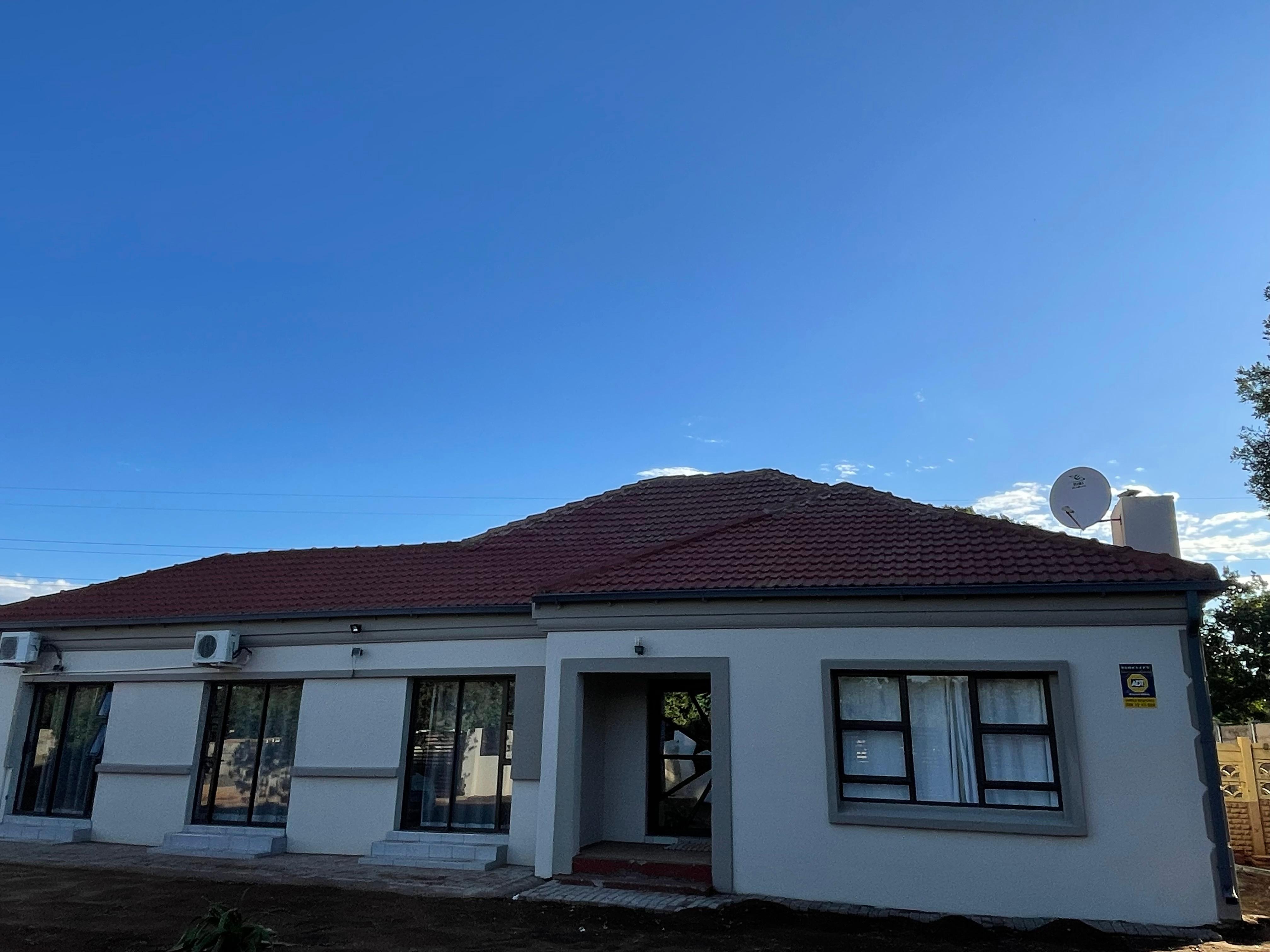 Exterior & Property Image